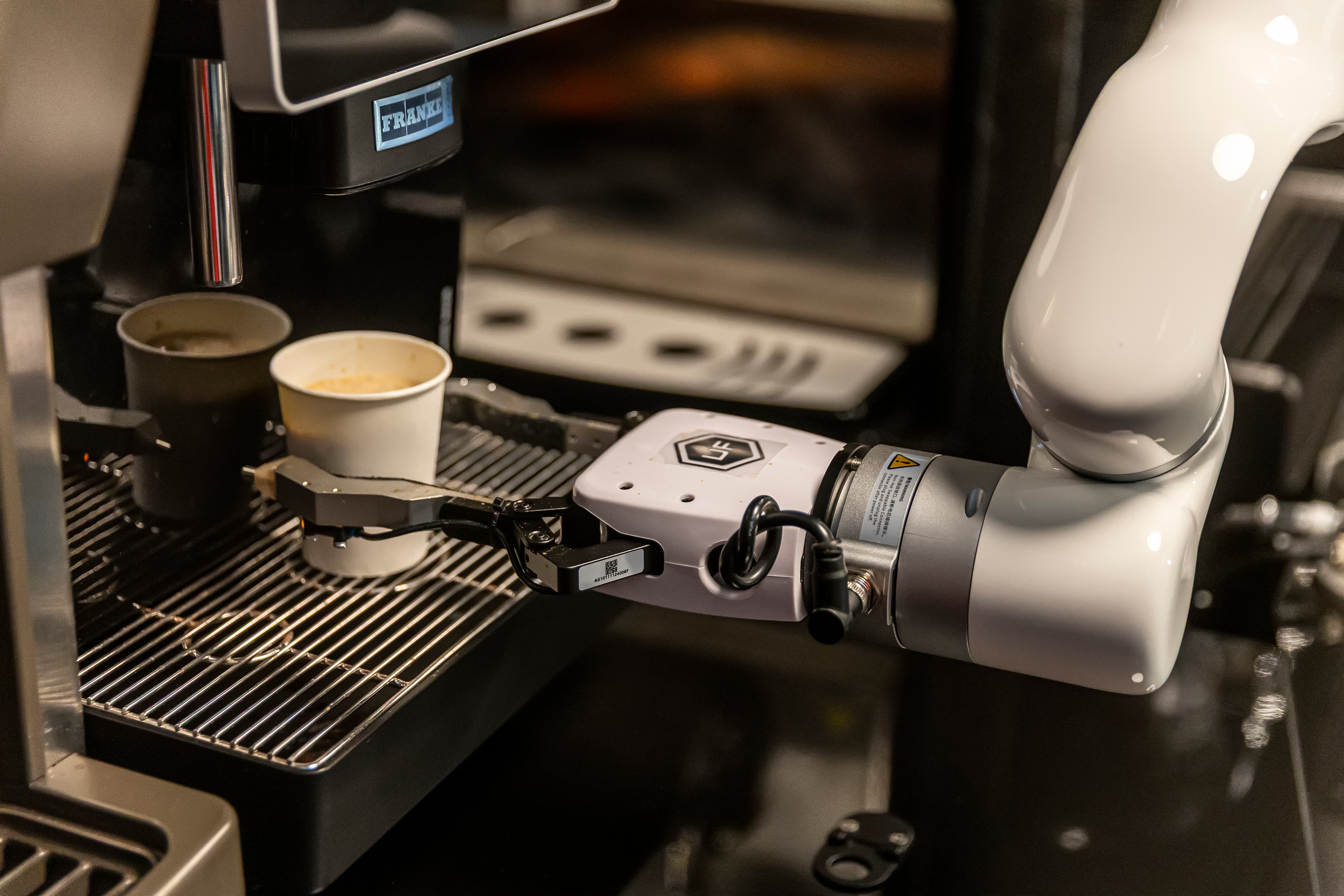 Robot arm coffee
